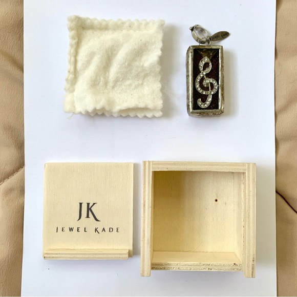 Jewel Kade Treble Clef two sided silver shadowbox large charm pendant - Picture 10 of 16